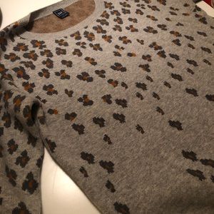 Gap sweater